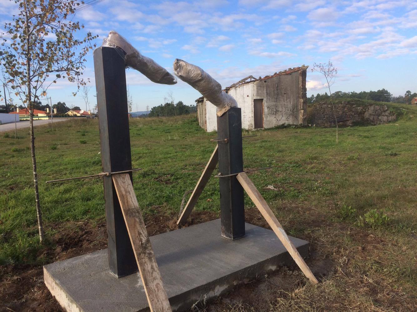Alvarães assinala 12º aniversário de elevação a vila com escultura de homenagem a fabrico da cerãmica