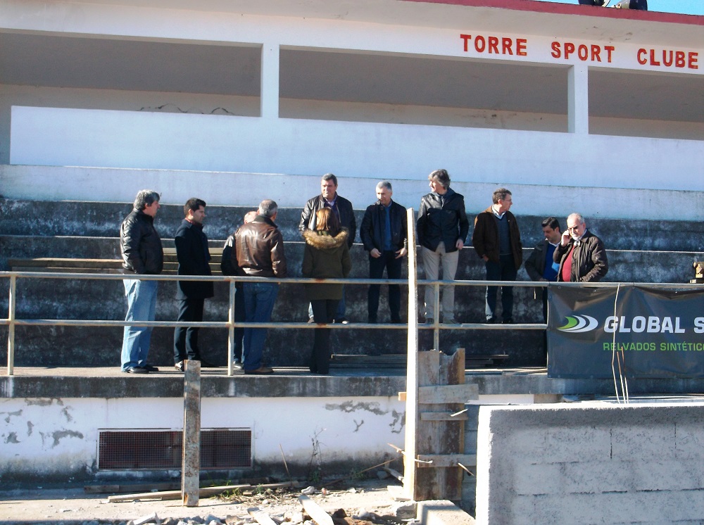 Executivo municipal visitou obras do campo de jogos das Monções, na União de Freguesias da Torre e Vila Mou