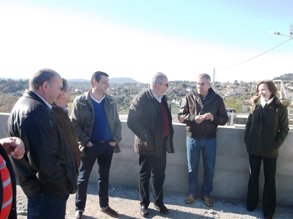 Executivo municipal visitou obras do campo de jogos das Monções, na União de Freguesias da Torre e Vila Mou