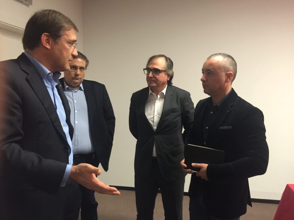 Diretor da RAM entrega dossiê a Passos Coelho com principais preocupações da imprensa regional