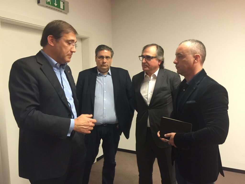 Diretor da RAM entrega dossiê a Passos Coelho com principais preocupações da imprensa regional