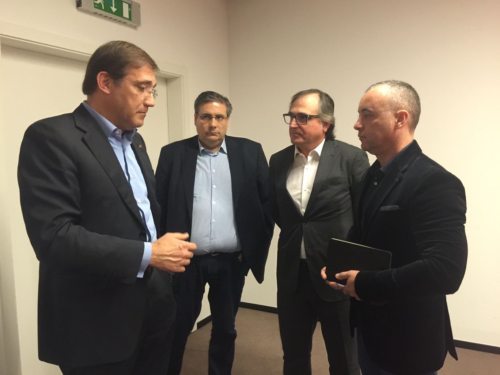 Diretor da RAM entrega dossiê a Passos Coelho com principais preocupações da imprensa regional