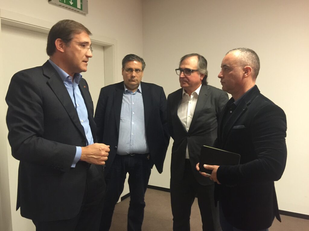 Diretor da RAM entrega dossiê a Passos Coelho com principais preocupações da imprensa regional