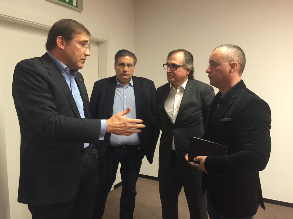 Diretor da RAM entrega dossiê a Passos Coelho com principais preocupações da imprensa regional
