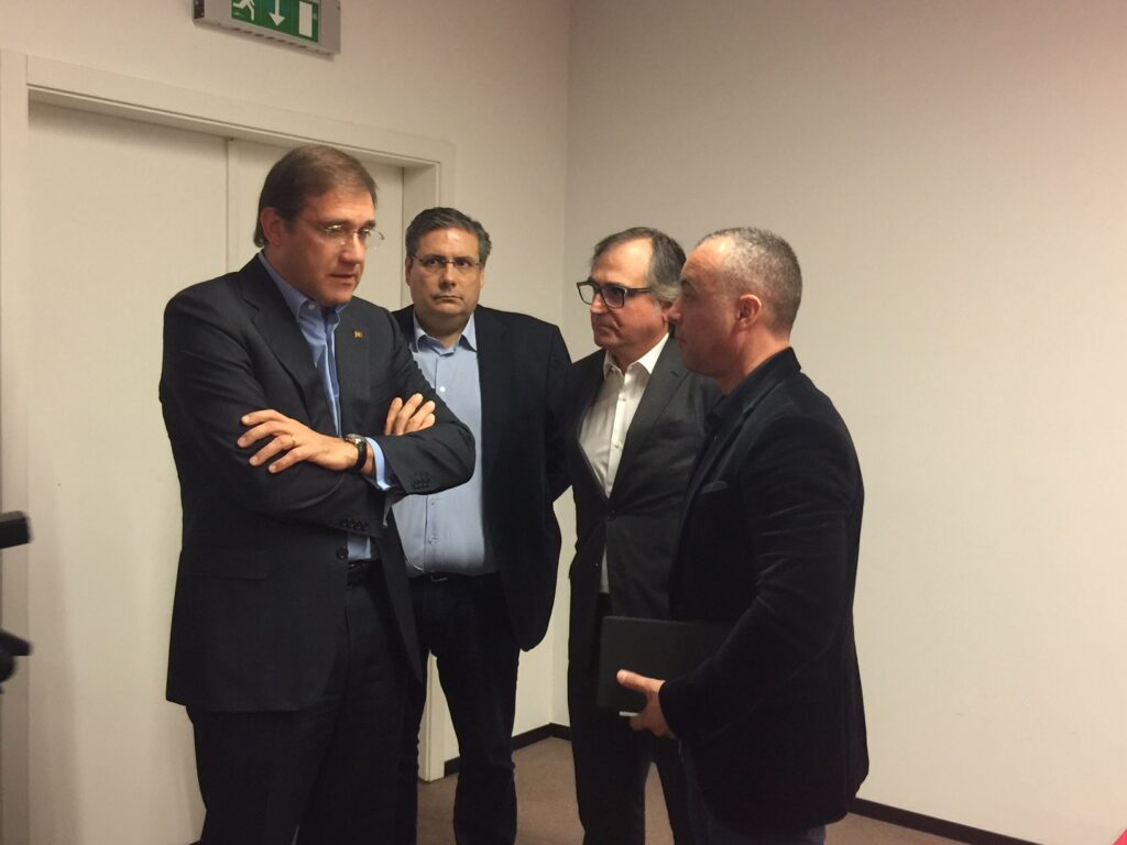 Diretor da RAM entrega dossiê a Passos Coelho com principais preocupações da imprensa regional