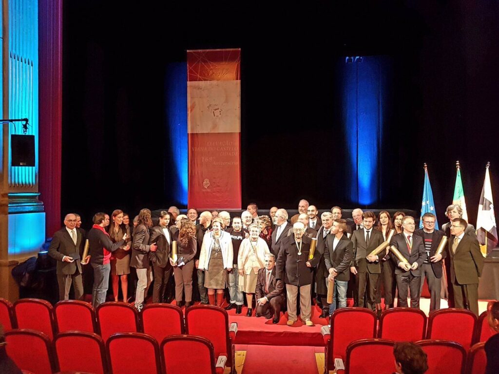 Homenagem a 26 personalidades encheu teatro Sá de Miranda nos 169 anos de Viana