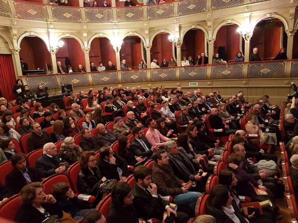 Homenagem a 26 personalidades encheu teatro Sá de Miranda nos 169 anos de Viana