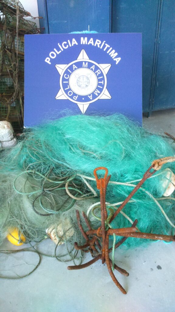Polícia Marítima apreende redes de emalhar sem identificação  ao largo de Apúlia