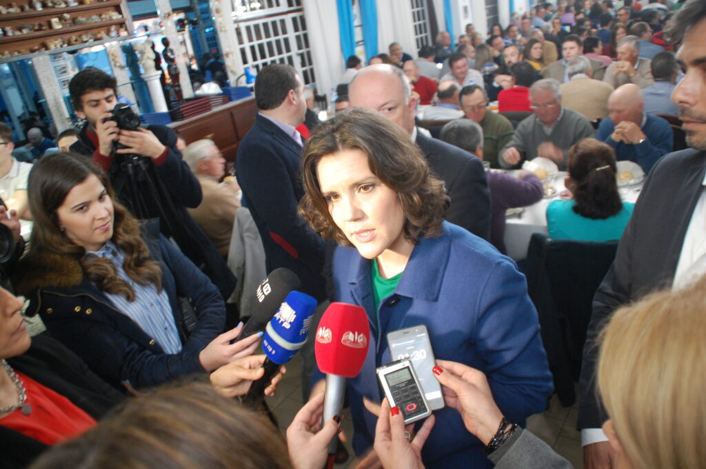 Assunção Cristas diz que Victor Mendes é um “extraordinário” candidato