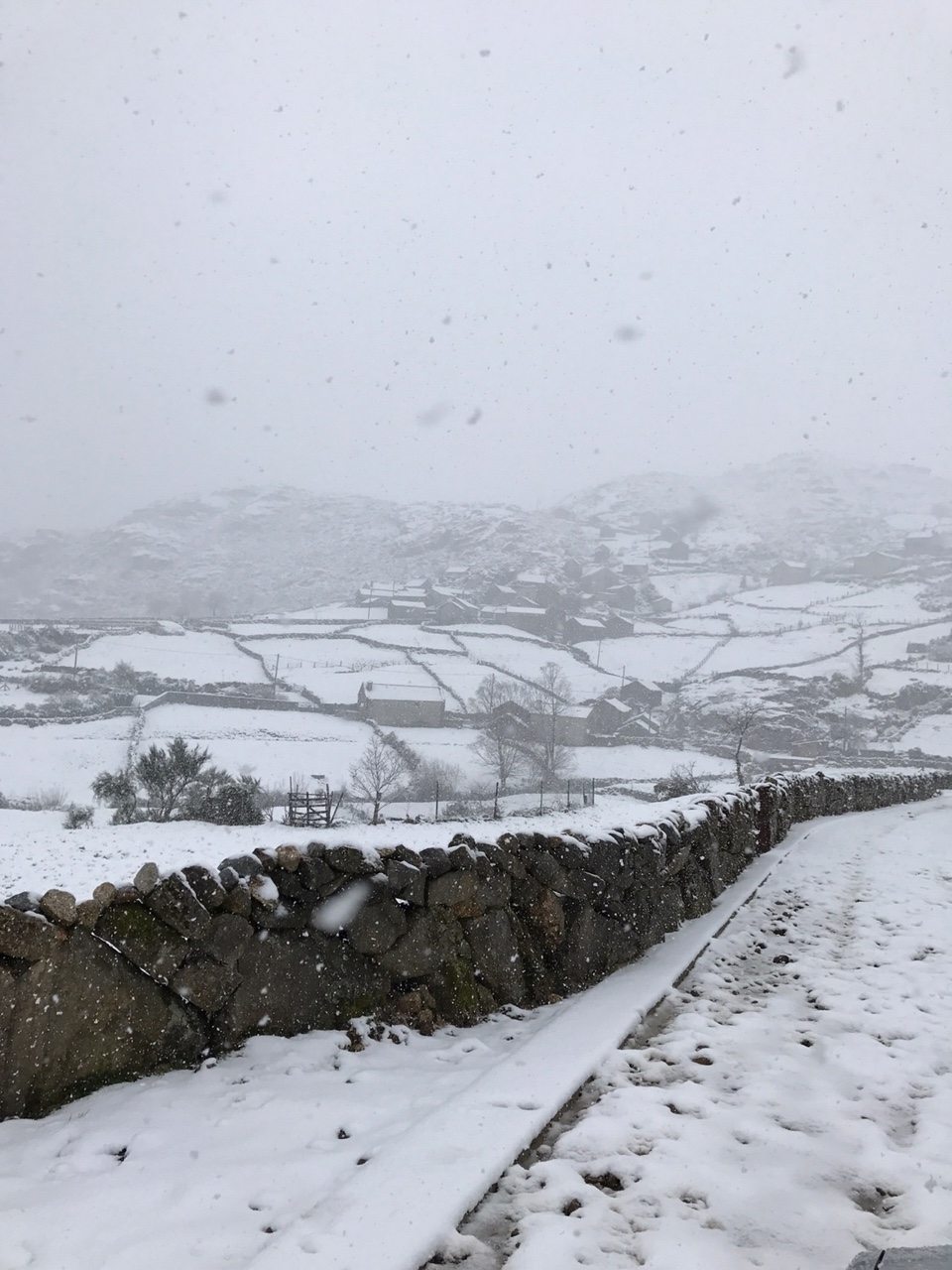 Neve na aldeia de Gavieira em Arcos de Valdevez