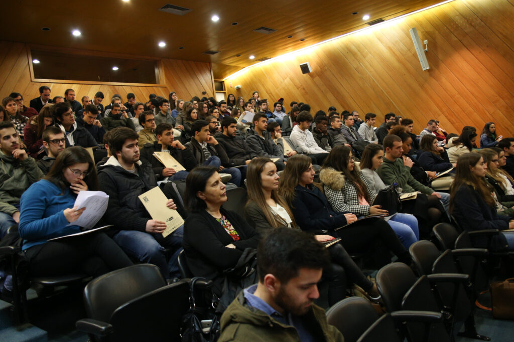 Debate do IPVC sobre emprego conclui que “estudar faz toda a diferença”