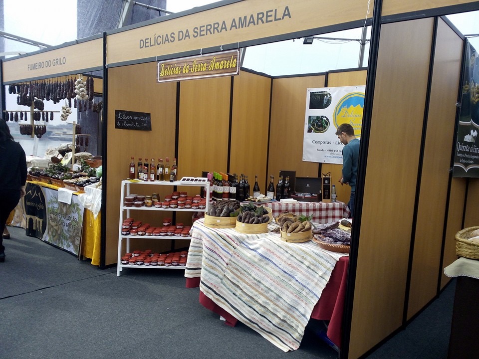 Cerca de 28 expositores no III do Mercado à Mão em Viana