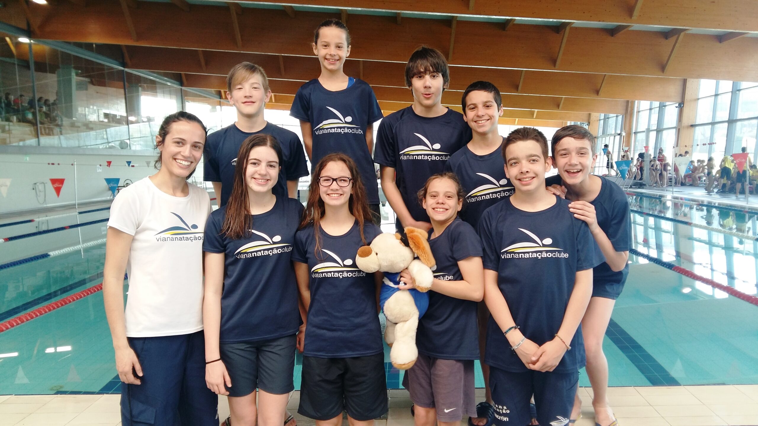 Viana Natação Clube conquista dez títulos em campeonato regional de infantis