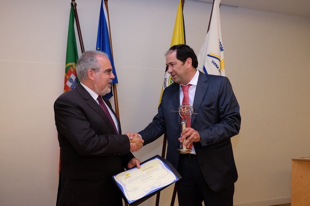 Presidente da Câmara de Viana homenageado pela APPACDM pela “prestação de serviços relevantes”