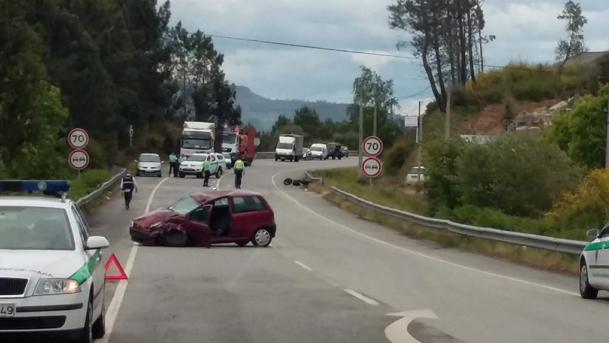 Jovem de 18 anos morre em colisão entre moto e carro em Monção