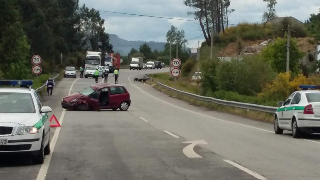 Jovem de 18 anos morre em colisão entre moto e carro em Monção
