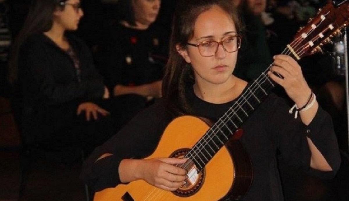 Jovem guitarrista espalha música por Viana para alertar para “sonho” de estudar em Londres