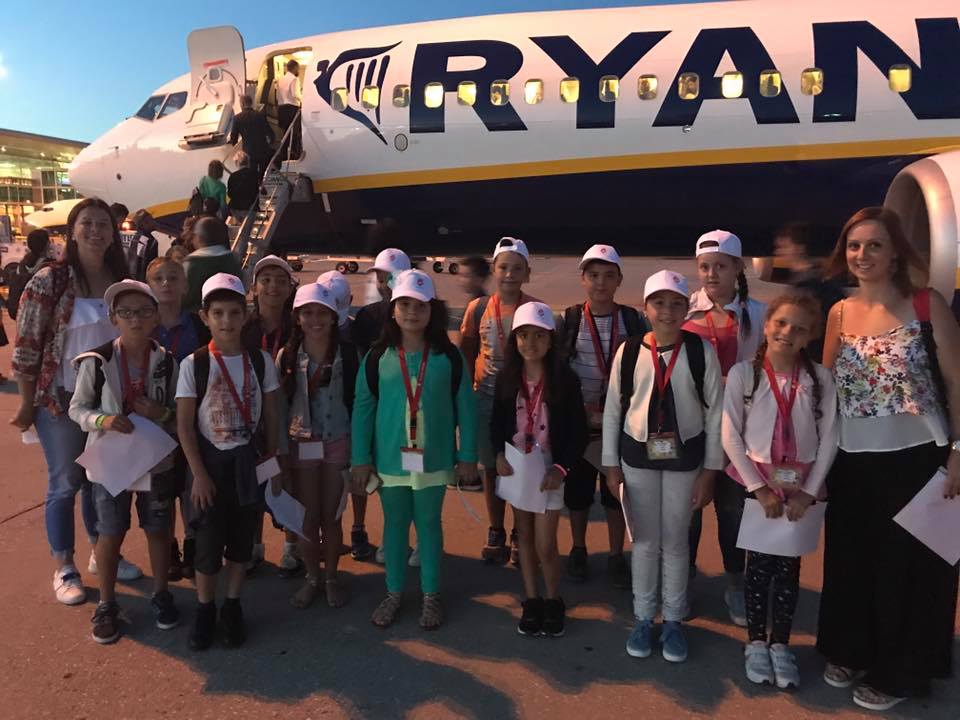 Catorze crianças de Alvarães do 4º ano viajam de avião pela primeira vez até Lisboa
