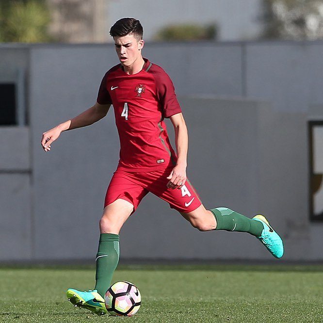 Futebol: Vianense João Queirós integra Selecção Sub-19 no Campeonato da Europa Geórgia 2017