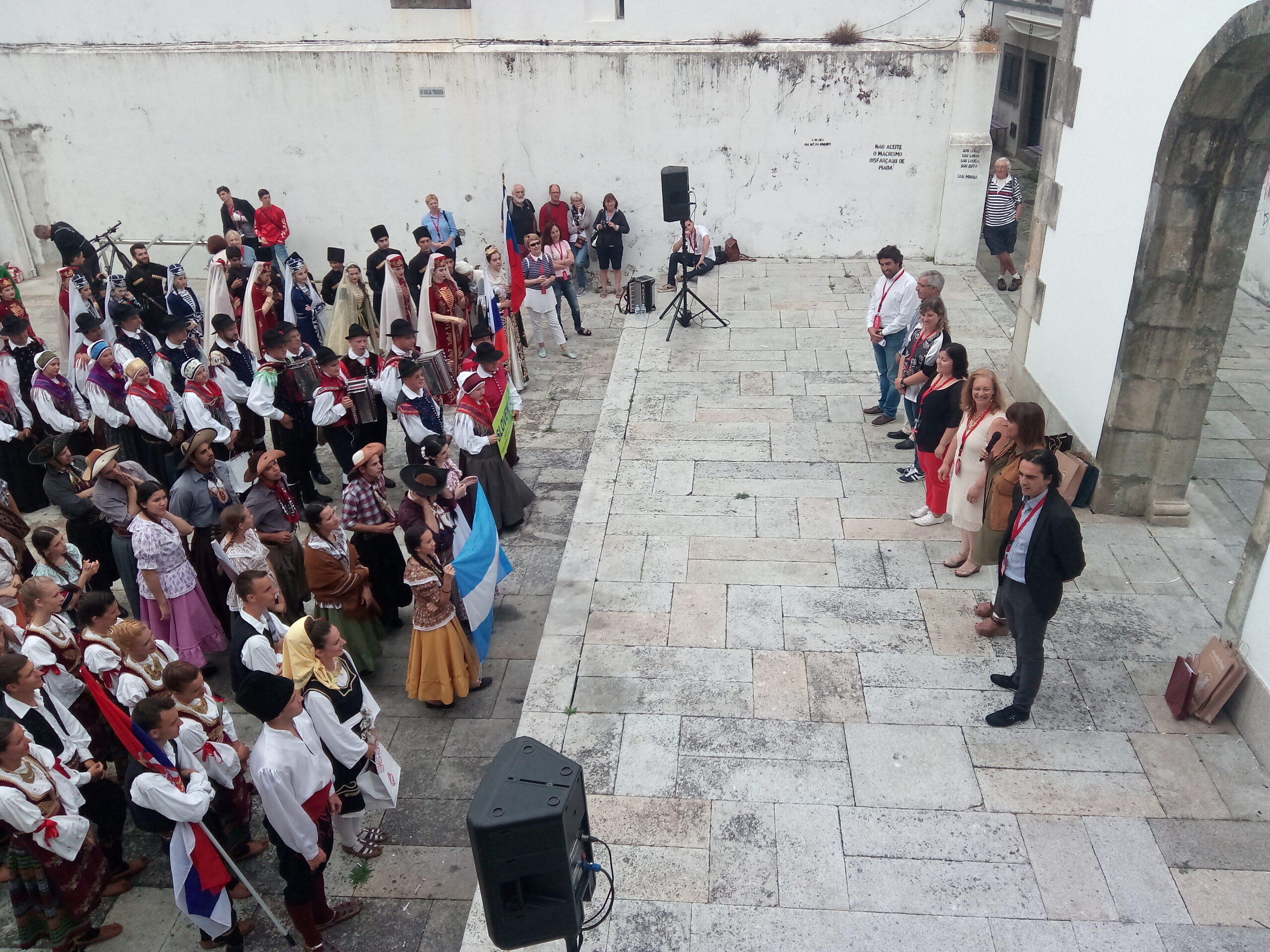 Vereadora da Cultura de Viana dá boas vindas aos grupos que participam no Festival Internacional do Alto Minho