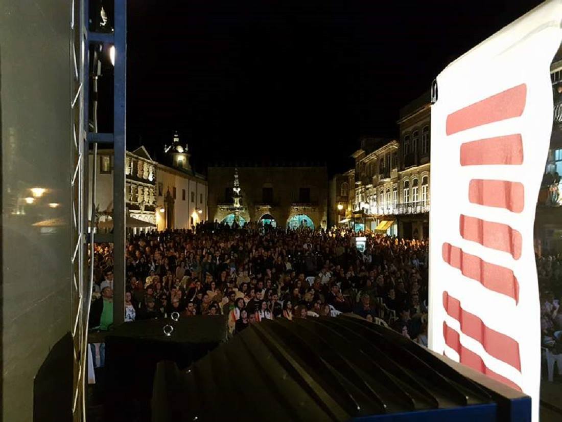 Praça da República enche na segunda edição do Vozes de Viana