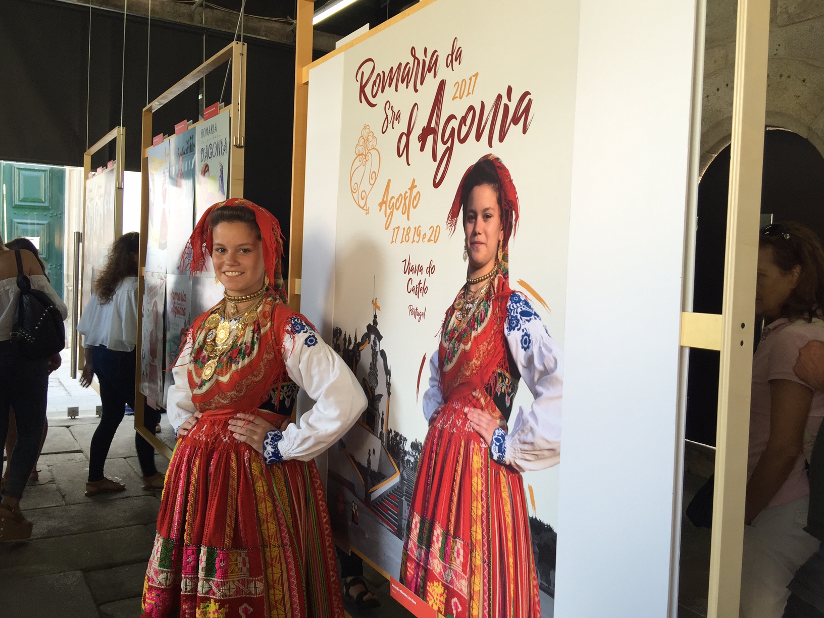Setenta e nove cartazes do concurso 2017 das festas da Agonia em exposição nos Paços do Concelho