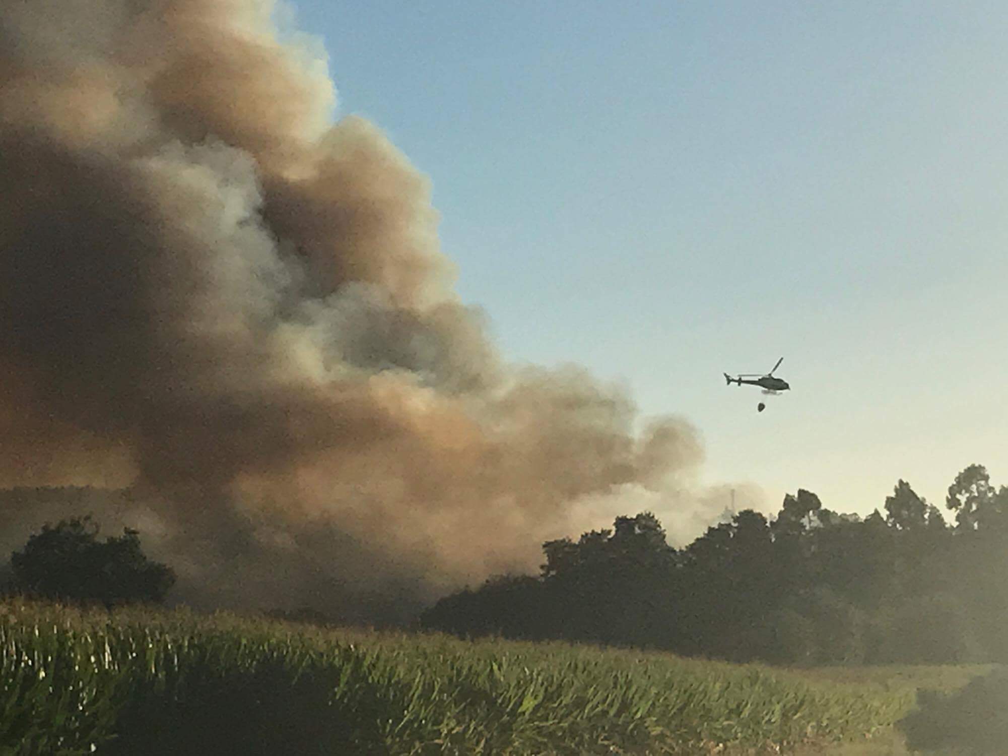 Dois helicópteros travam dois fogos em Alvarães
