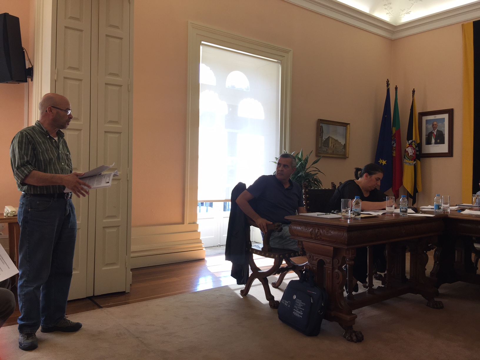 Funcionários da Câmara de Viana exigem remoção de amianto e autarquia diz que avança com obra este ano