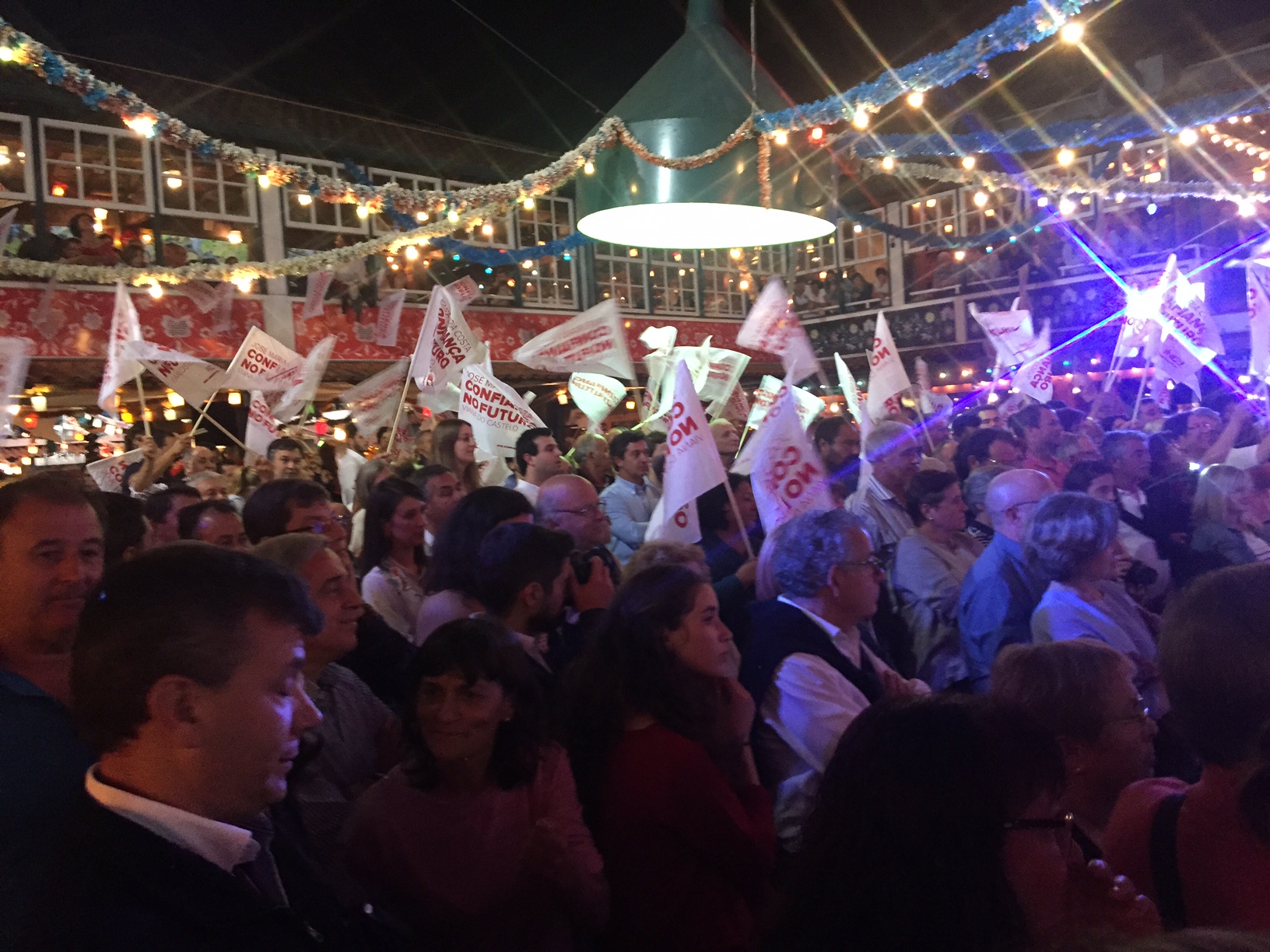 Cerca de 1.900 pessoas em comício de apoio à candidatura de José Maria Costa