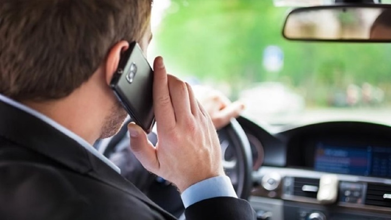 Uso do telemóvel durante a condução lidera lista de 388 infrações de trânsito detetadas pela GNR