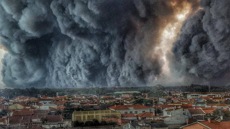 Três protestos viram um só para reforçar indignação de Viana contra incêndios