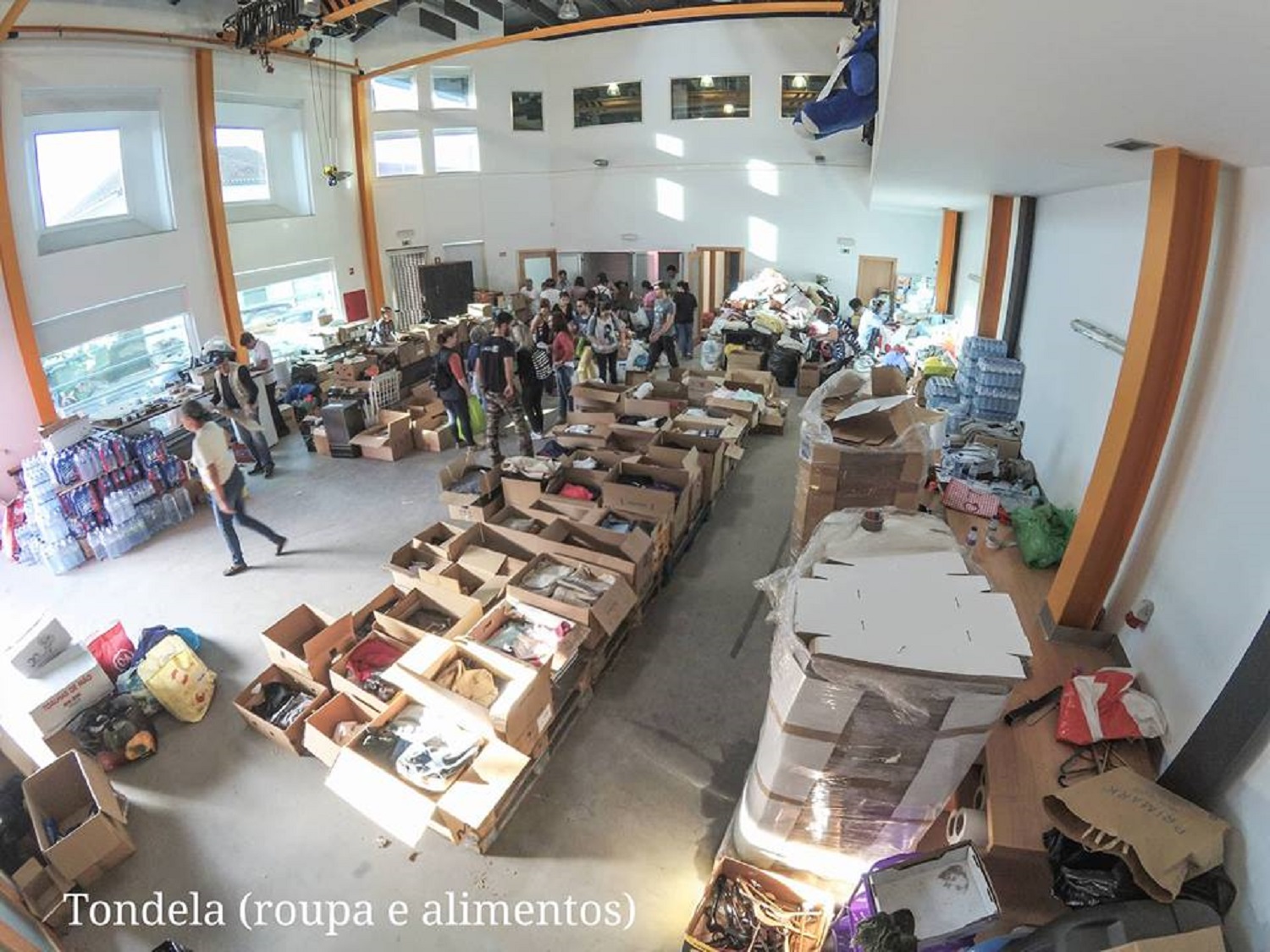Grupo de jovens doa três carrinhas de bens a localidades de Tondela vítimas dos fogos