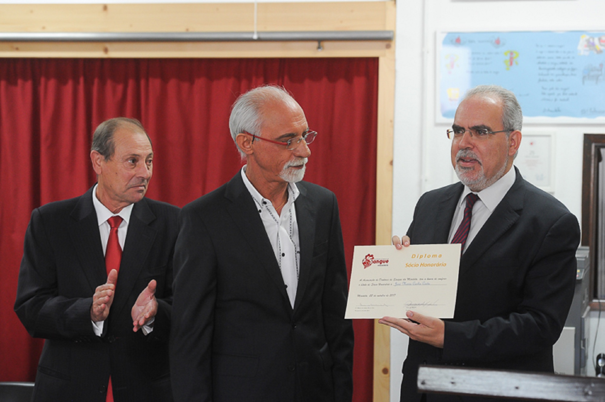Autarca de Viana distinguido como sócio honorário da Associação de Dadores de Sangue da Meadela