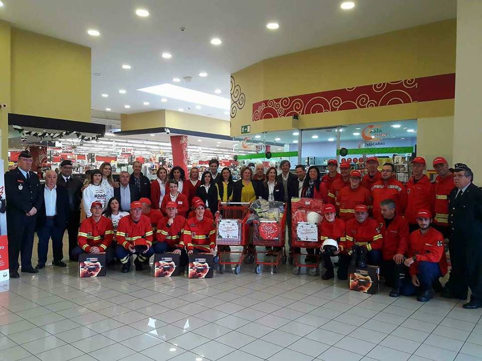 Bombeiros Voluntários de Viana recebem dez fatos novos