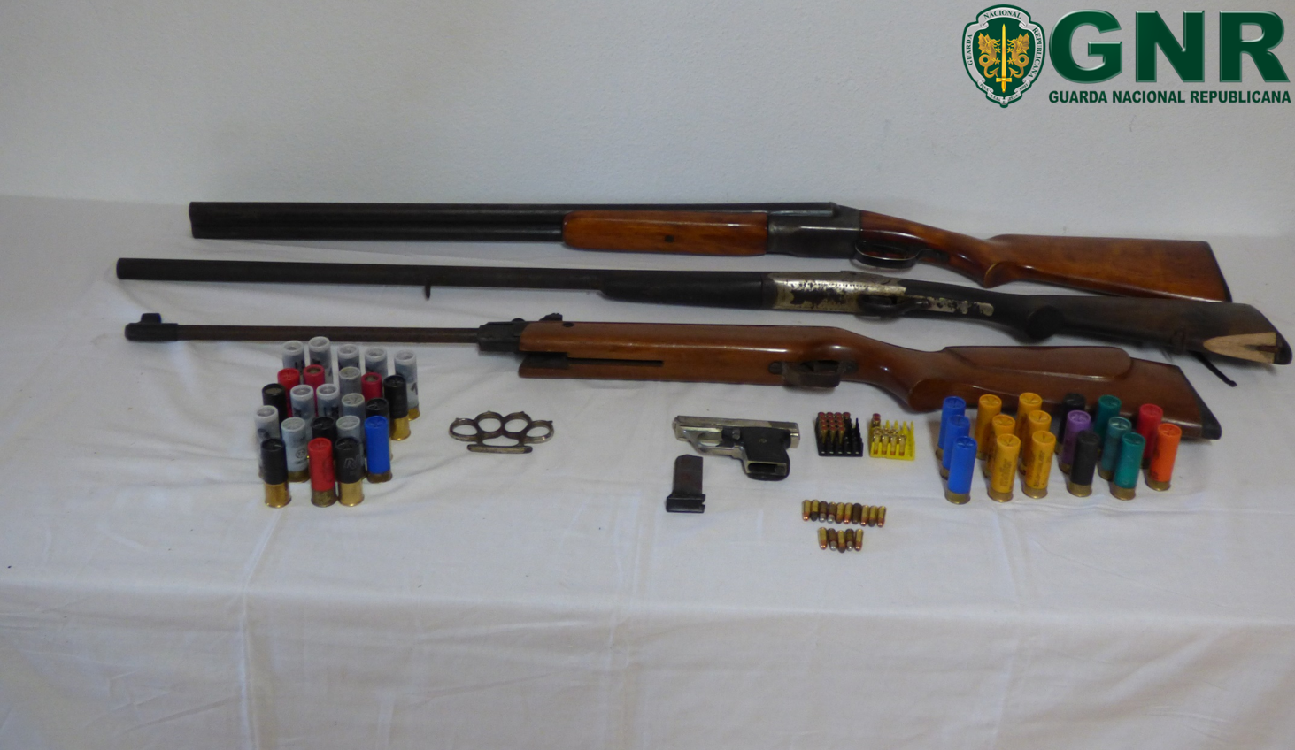 GNR detém dois homens por posse ilegal de armas em Monção