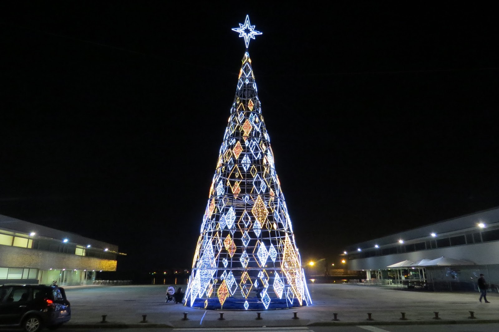Ligação da iluminação de Natal de Viana adiada para sábado