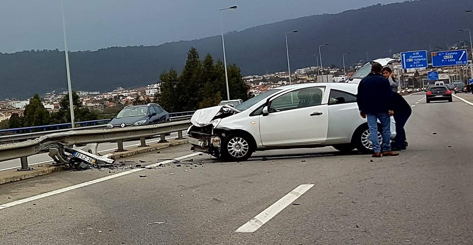 Acidente provoca despiste na ponte nova de Viana