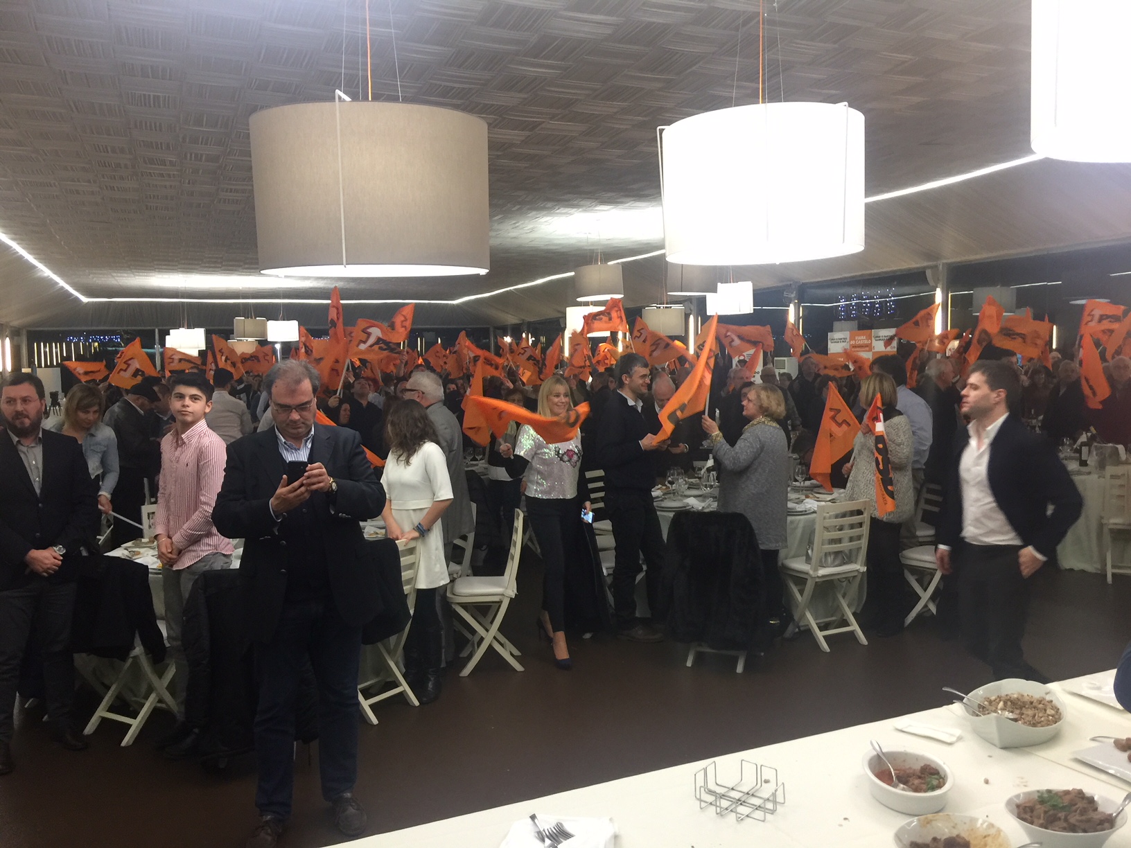 Cerca de 400 militantes do PSD do Alto Minho em jantar de apoio à candidatura de Santana Lopes
