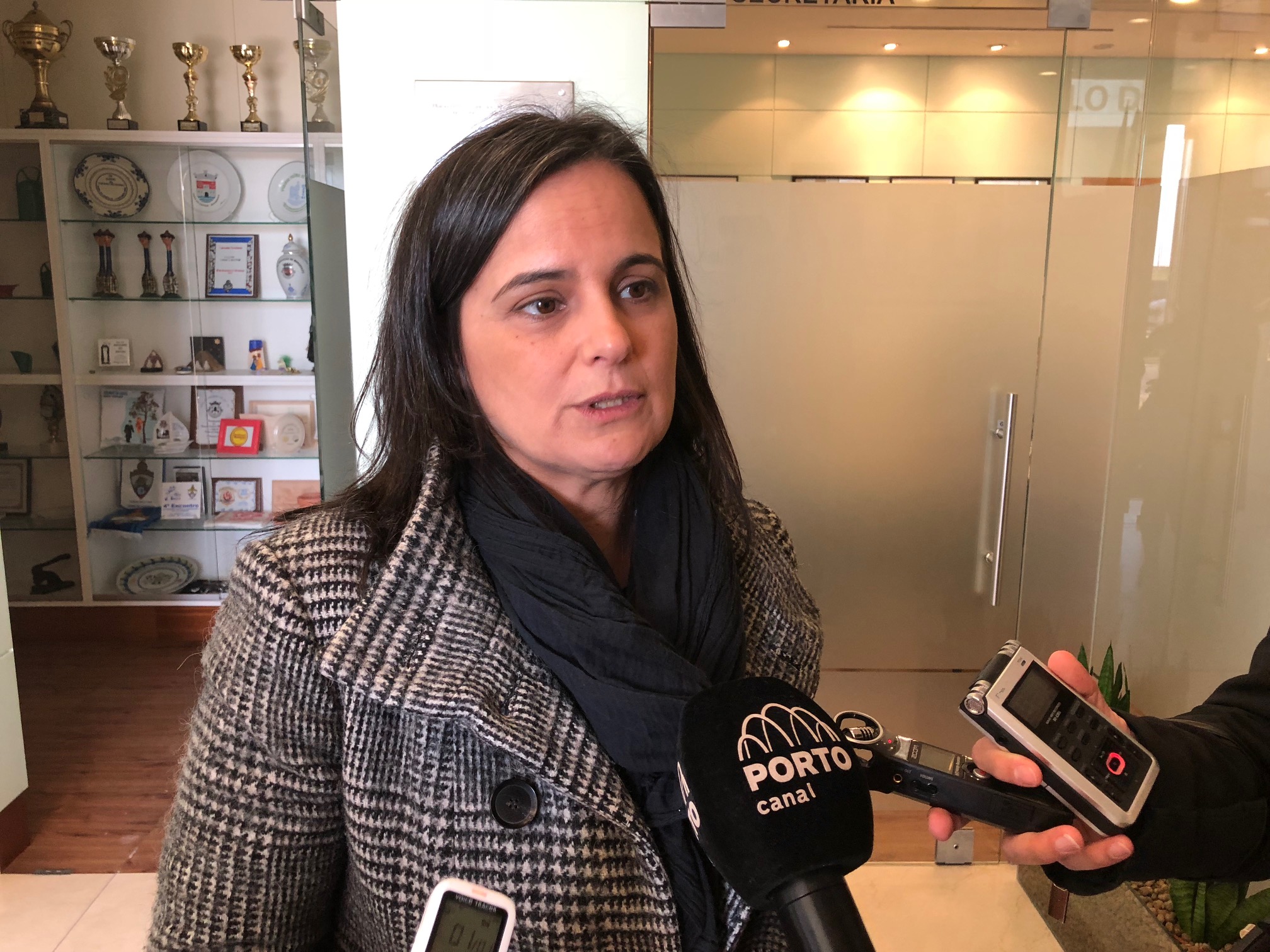 Carla Cruz pede explicações a Vieira da Silva sobre “drama” de ex-trabalhadores de estaleiros de Viana