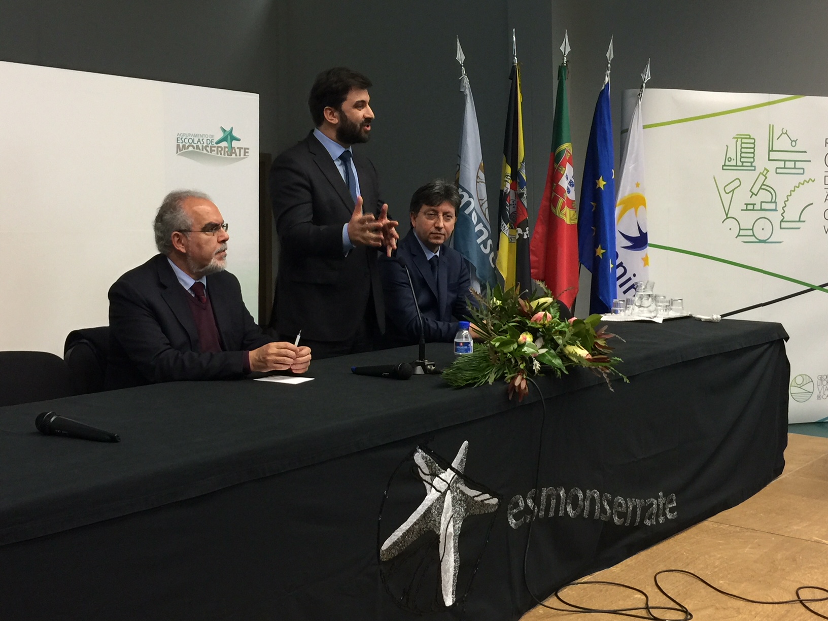 Ministro da Educação diz que “jornada de trabalho” na secundária de Monserrate foi “emocionalmente forte”