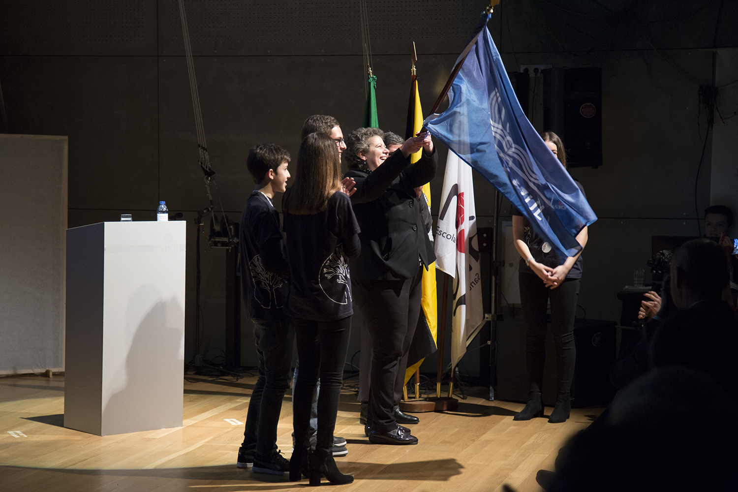 Ministra do Mar distingue Secundária de Santa Maria Maior com bandeira Escola Azul