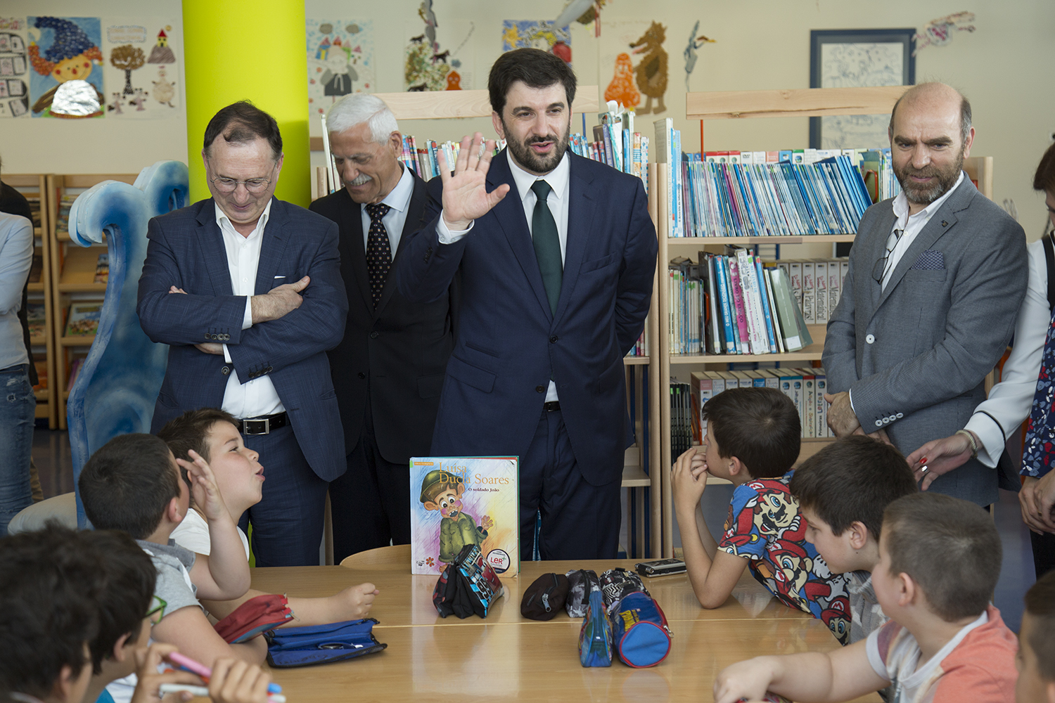 Ministro Tiago Brandão Rodrigues assinala Dia Mundial do Livro em escola de Ponte de Lima