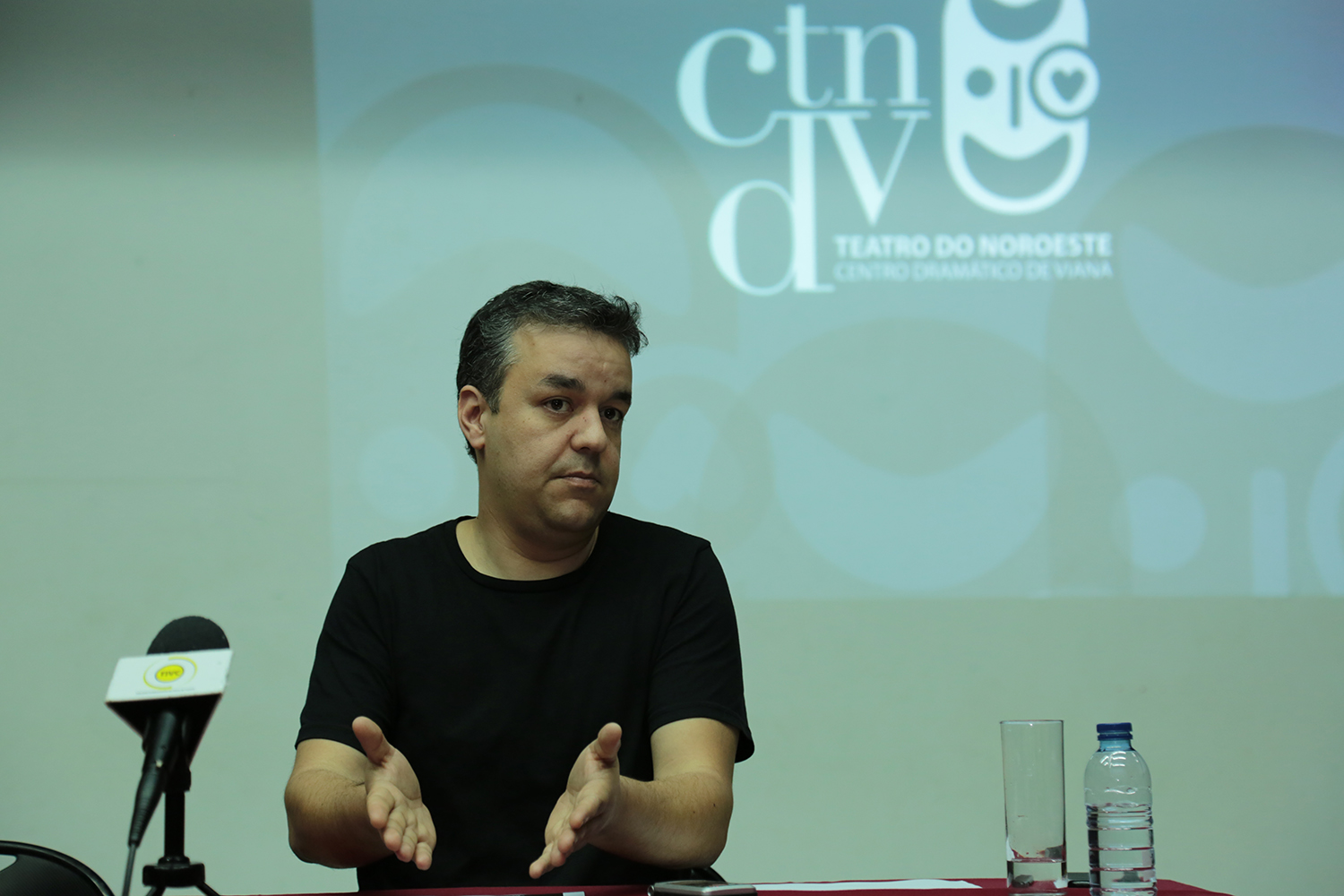 Atrasos nos apoios da DGartes colocam em risco salários de maio do Teatro do Noroeste