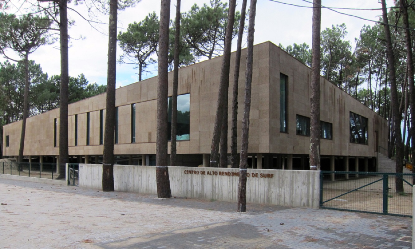 Centro de Alto Rendimento de Surf de Viana acolhe 1º encontro internacional de seleções de surf adaptado