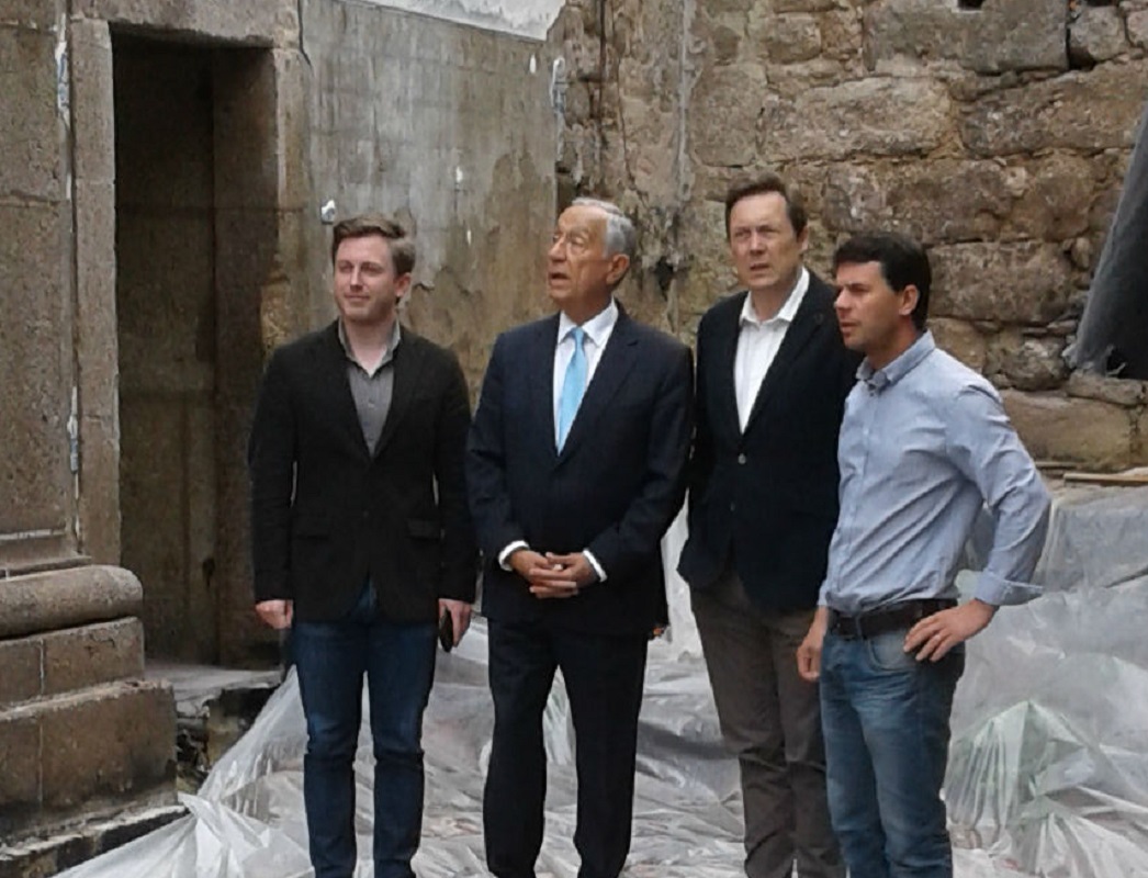 Marcelo Rebelo de Sousa faz visita surpresa a Lavradas para visitar igreja destruída pelo fogo