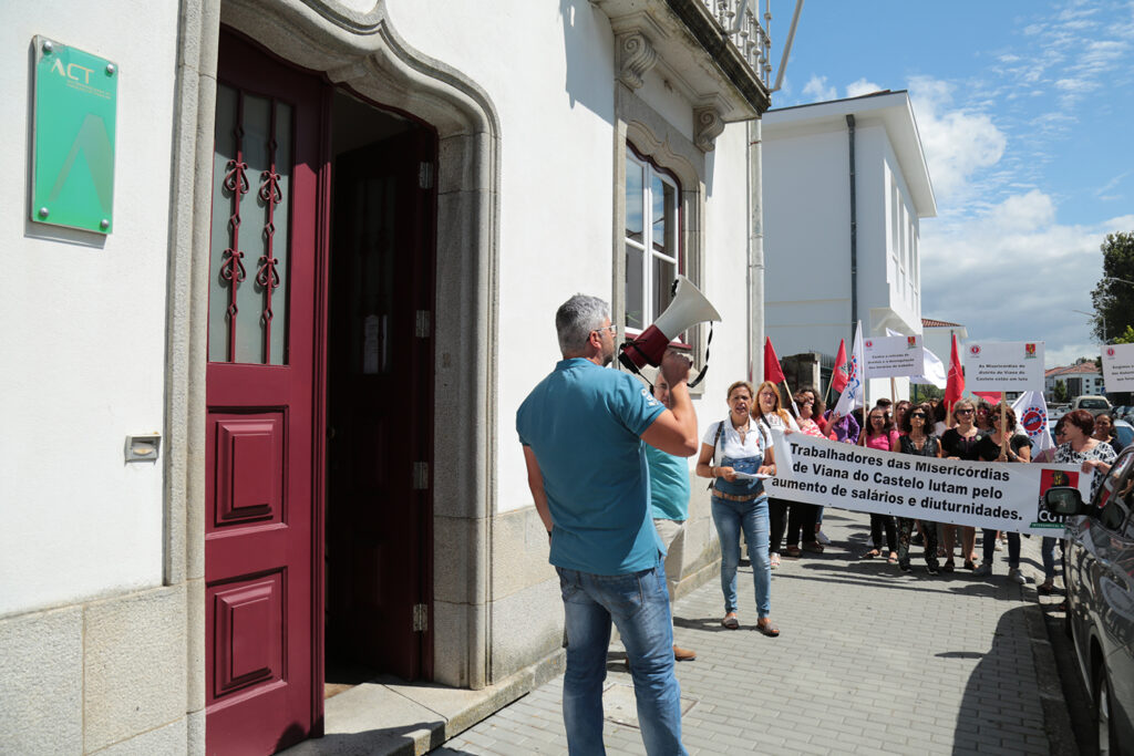 Cerca de 50 trabalhadores das misericórdias do Alto Minho exigem aumentos salariais