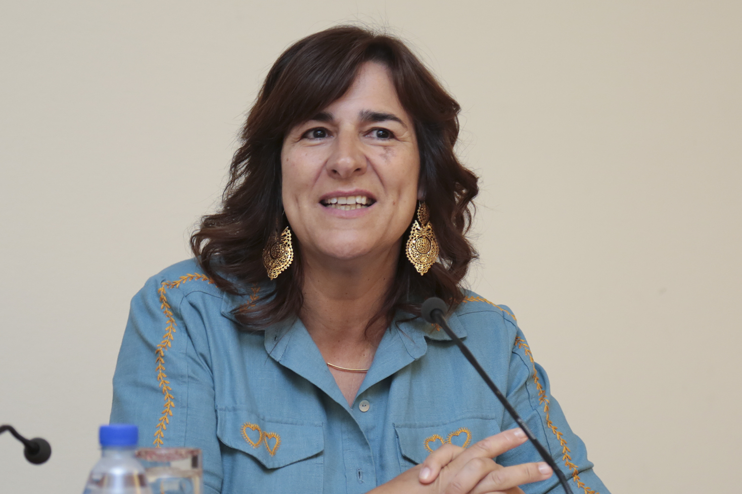 Neta de Champalimaud cria marca de roupa inspirada em bordados de Viana