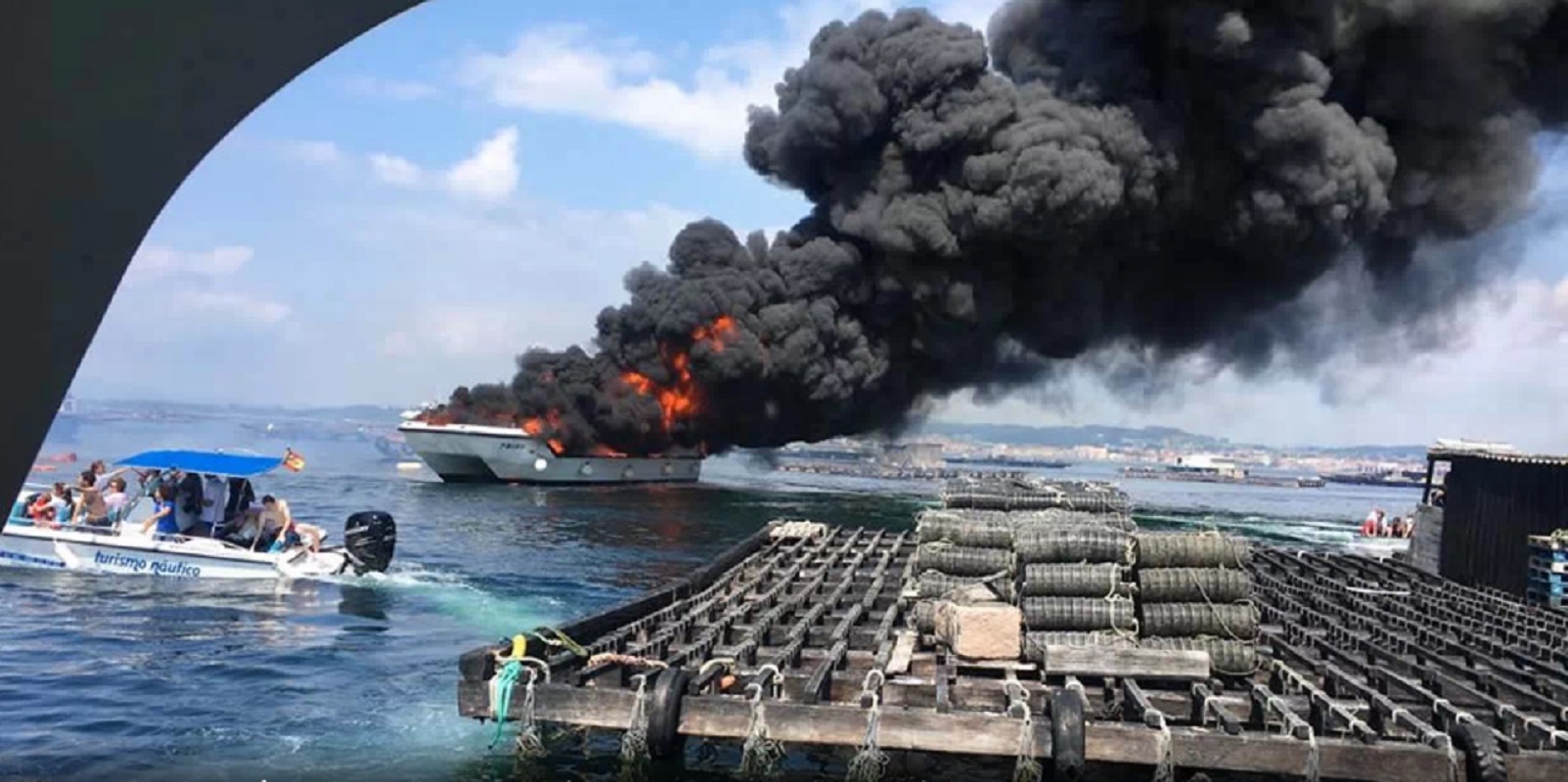 Galiza: Dois portugueses feridos no incêndio do catamarã já tiveram alta