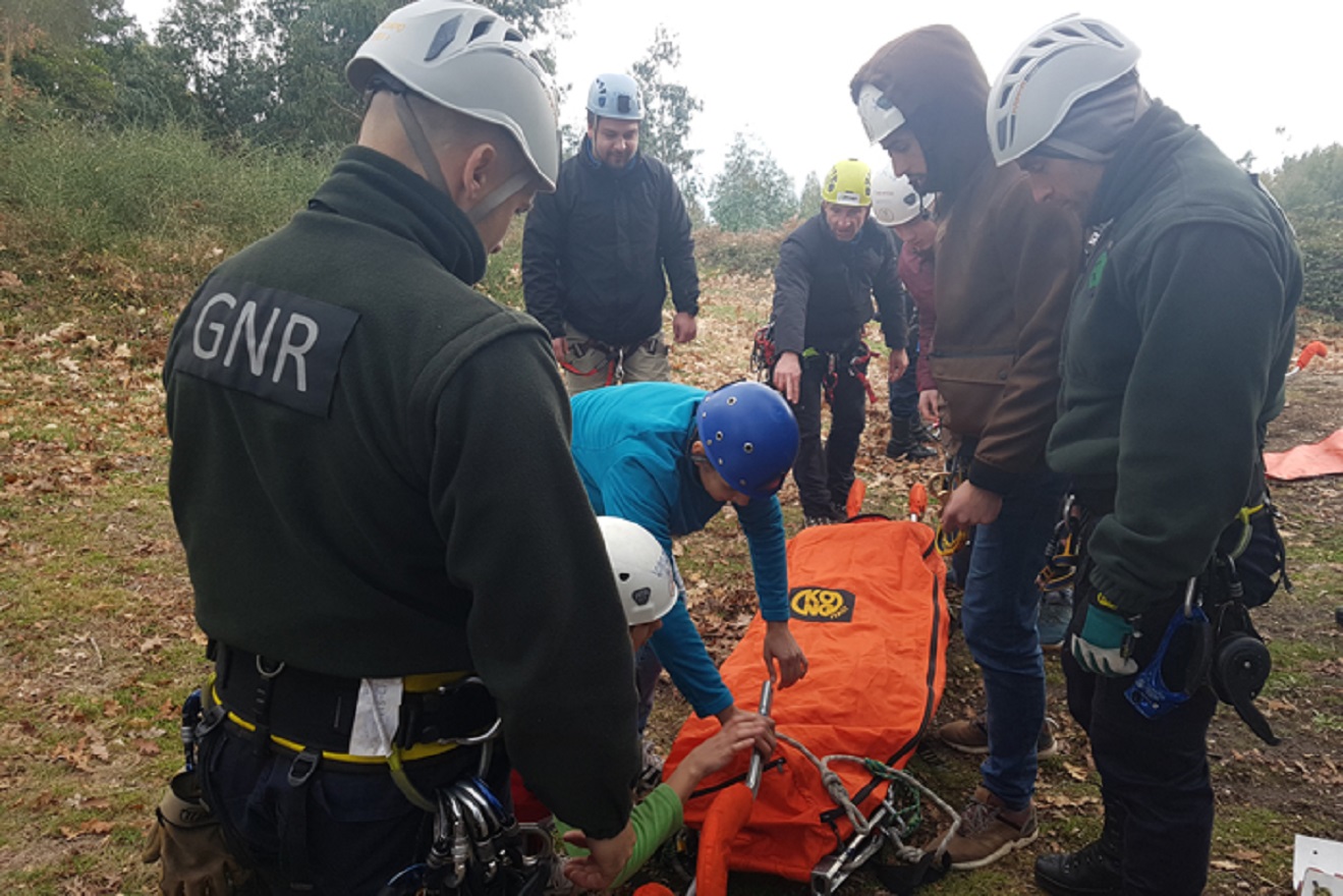 Três brasileiros resgatados com sucesso depois de três horas perdidos em Gavieira