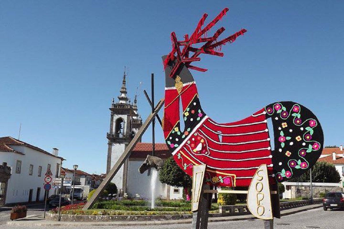 Criações artísticas com “quilómetros” de lã atraem “milhares” a Vila Nova de Cerveira